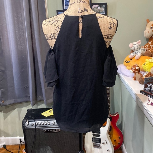 Cold Shoulder Blouse - Picture 2 of 5